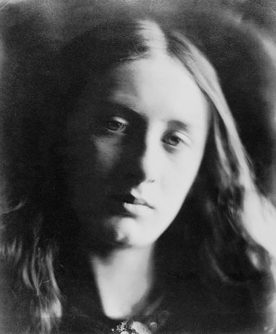Julia Margaret Cameron Considered herself an amateur. However Cameron was one of the first to use close ups and carefully controlled ligh:ng. Favored long exposures and profile views.
