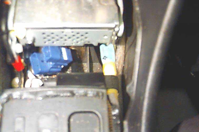metal box (as seen in the photo). f there is a box below the air conditoner controls, there is an amplifier in the vehicle. f there is no box, you do not have an amplifier in the vehicle.