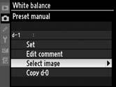 Copierea balansului de alb dintr-o fotografie (doar d-1 d-4) Urmaţi paşii de mai jos pentru a copia o valoare măsurată pentru balansul de alb de la o fotografie de pe cardul de memorie la o presetare