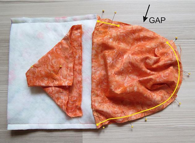 Fold the raw edges of the lining toward the inside, match the folds and keep