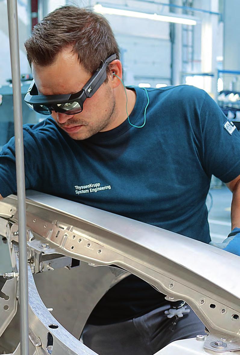 Extended view: The data glasses are already being used in training, and quality control is due to follow soon of special projects at thyssenkrupp System Engineering.