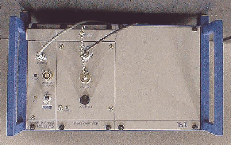 limiter, an analog closed loop control with PI compensation, and a notch filter. The control signal is sent back to the amplifier module through the Bus of the rack.