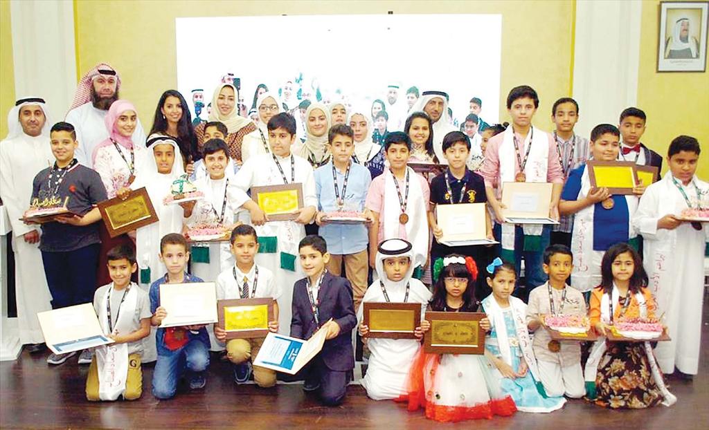 20 SPECIAL REPORT Buds of Arabic Literature Sheikha Omniya Abdullah Al-Mubarak Al-Sabah and her sister Sheikha Shaymaa Abdullah Al-Mubarak Al-Sabah with the participants in Suad Al-Sabah Festival for