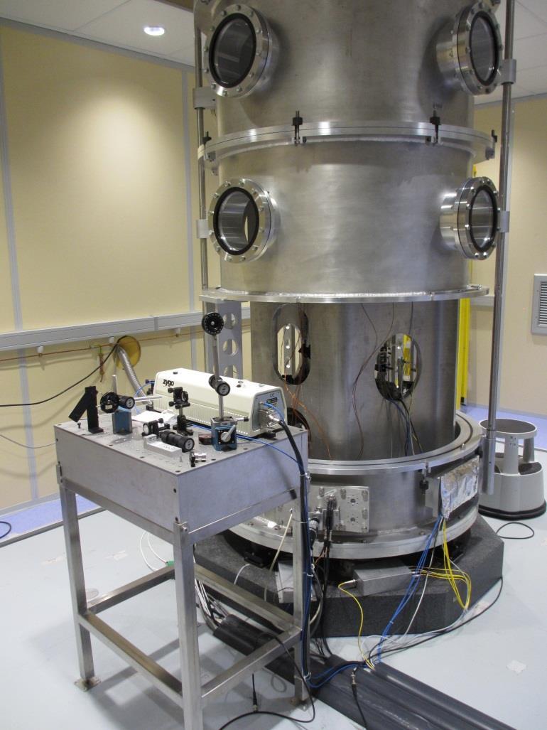 Present apparatus in the new laboratory New force comparator,