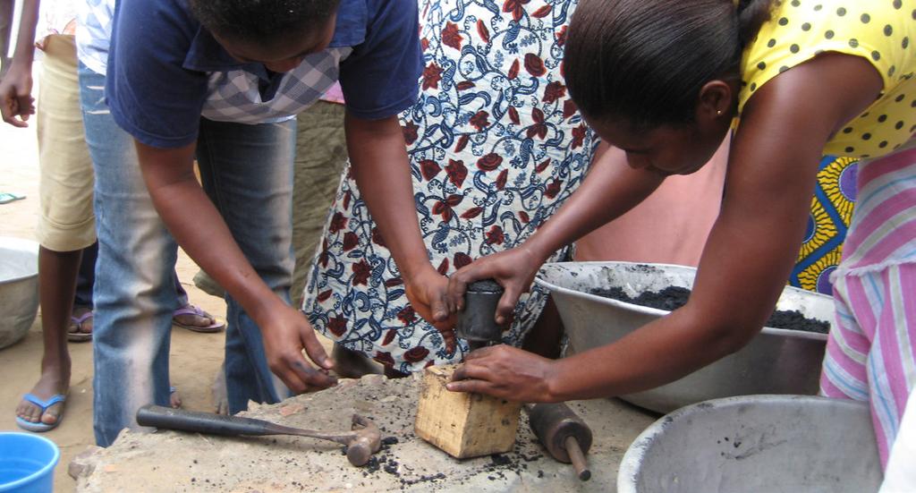 BUILD IT Teaching Notes Charcoal Press This project is a very low-cost device for forming charcoal briquettes. It is composed of three welded metal parts and a wooden block.