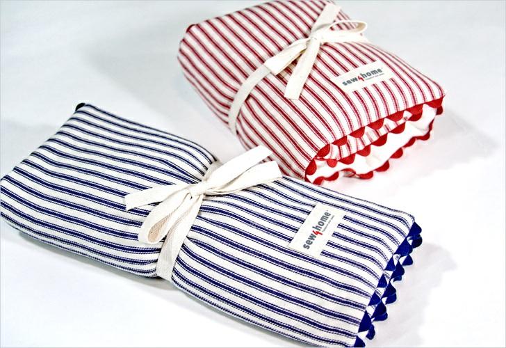 Published on Sew4Home Microwavable Rice Heating Pads Editor: Liz Johnson Tuesday, 07 January 2014 12:16 We love the simple clean lines of these microwavable neck and lap/back heating pads.
