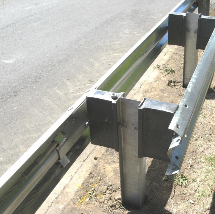 The X-TENSION 350 Median is essentially one Tangent X-TENSION 350 installed parallel to one side of the median barrier (Figure 2), with a small number of additional components and rail attached