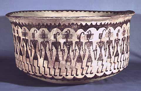 www.statemuseum.arizona.edu Hand-holding dancing figures are the most commonly depicted version of human forms on Hohokam pottery.