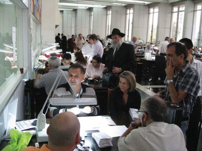 Figure 4: Foreign buyers area, trading floor of the Israel Diamond Exchange, courtesy Israel Diamond Exchange 4. The GIA s prescription for the grading illumination is daylight equivalent light.