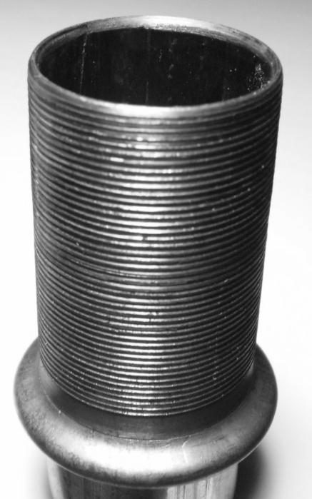 Since the beginning until the full passage of the punch through the tube inside the thread die, the numerical and experimental results are very similar.