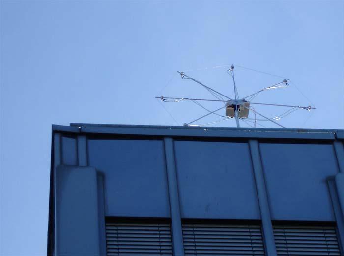 patches) at mobile terminal 16 antenna