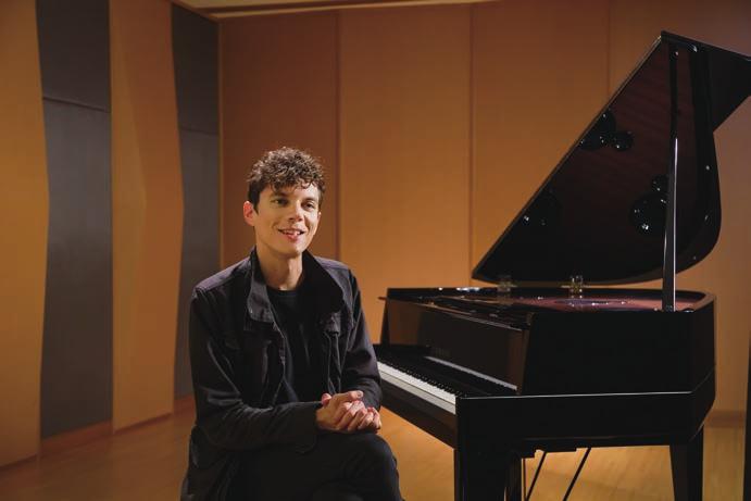 A top artist praises the AvantGrand The AvantGrand is the next step in the evolution of piano Francesco Tristano just a substitute, because it s really much more than that.