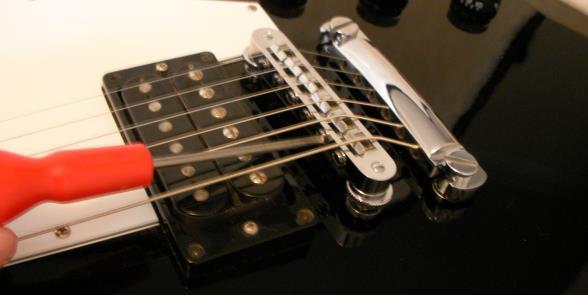 Finding the best combination of tone and volume will require some experimentation. 1 Bridge pickup: 1.1 Press the 1 st string onto the last fret and hold; 1.