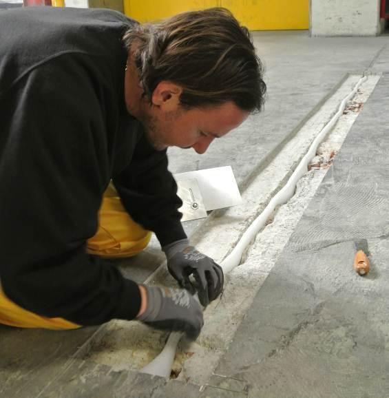5.2 PLACING OF AN EDGE STRIP IN THE CONSTRUCTION