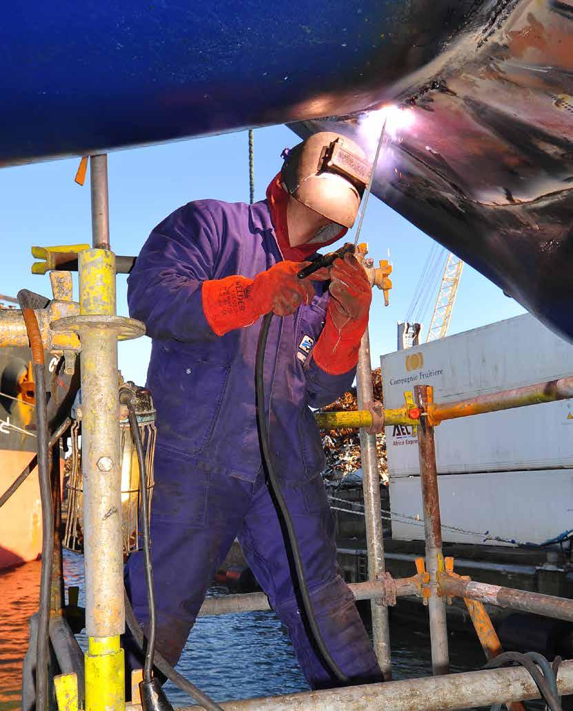 We offer repairs and technical assistance to seagoing vessels.