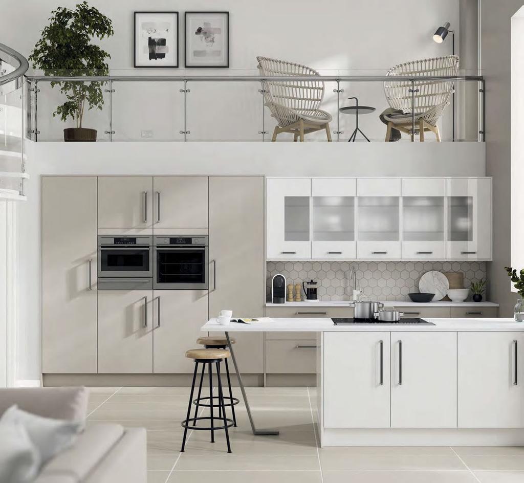Gloss Mussel Gloss Mussel Glazed (Clear Glass) Gloss Dusk Grey Gloss Pearl Grey Gloss Pure White ALTA GLOSS This high gloss door offers a contemporary feel that suits the most modern of kitchens.