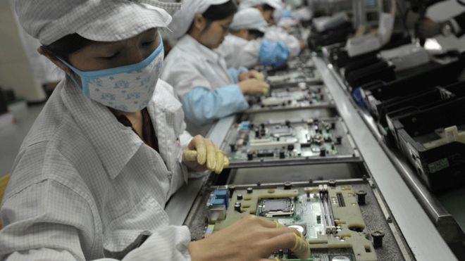 Foxconn replaces '60,000 factory workers with robots