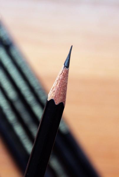 One thing I want to mention right away is that japanese pencils are darker/softer than most western brands, what I mean by that is That even the 4H is perfectly usable and doesn t put a hole in your
