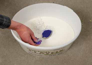 Already mixed brushable plasters and clay paints remain workable for 24 hours if covered or re-sealed in a closed container. All coloured clays can be mixed with one another.