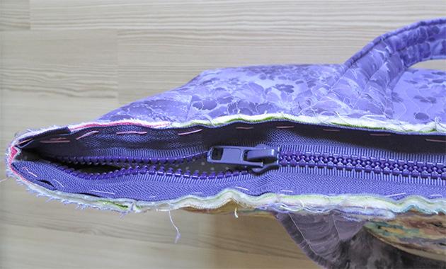 Here is the zipper basted all around the top edge of the bag. Binding Cover the top raw edges with binding.