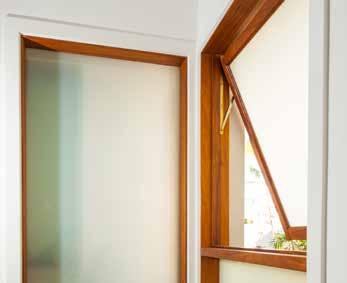 When used in sets, casements are ideal for very wide openings, catching the gentlest breeze.