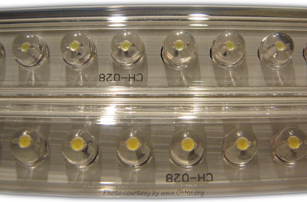 Two led tubes on top of each other. Upper leds giving bright/cool white, and bottom leds warm white Disclaimer The information in this OliNo report is created with the utmost care.