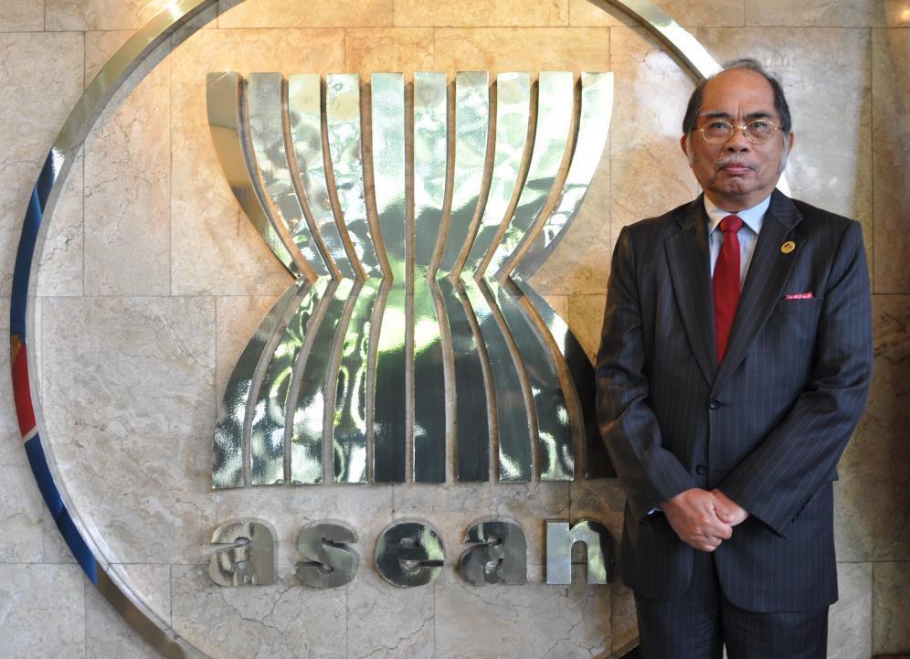 BRUNEI DARUSSALAM Hon. Pehin Dato Dr Awang Hj. Ahmad bin Hj. Jumat BA (University of Malaya, Malaysia) M. Ed (University of Alberta, Edmonton, Canada) D.