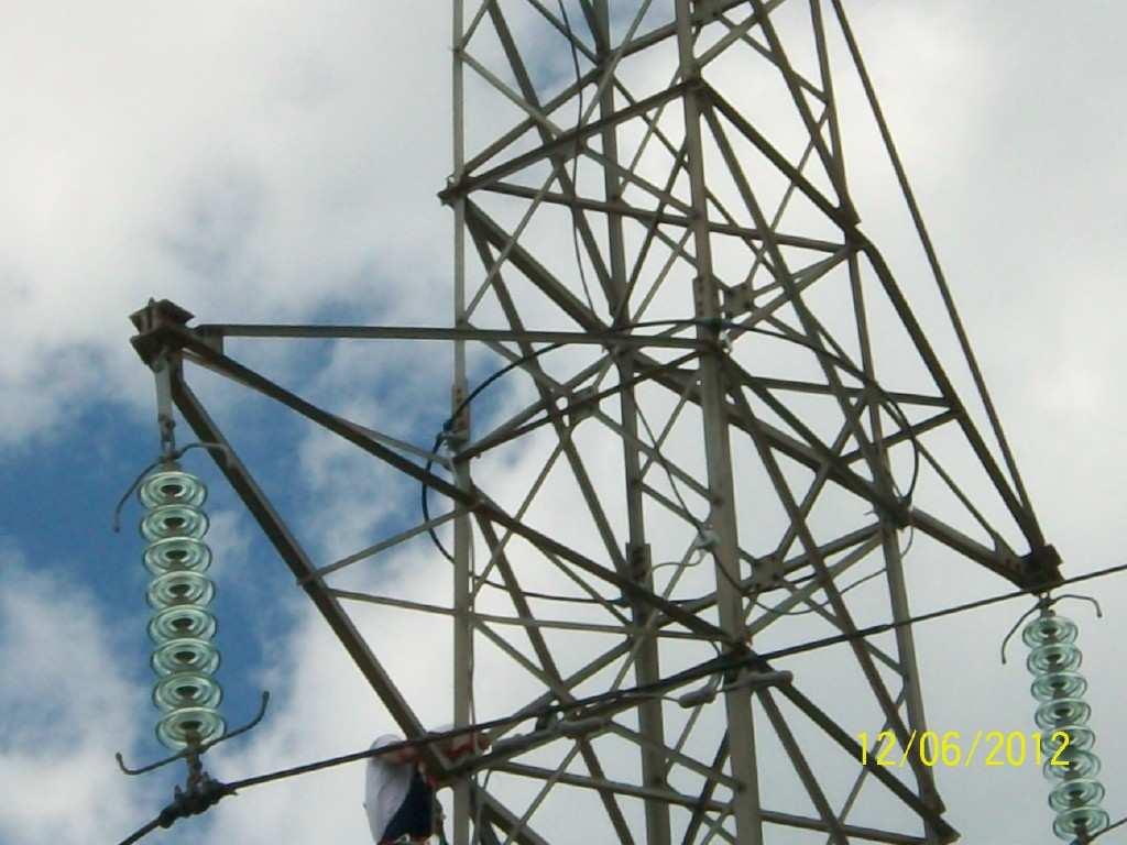line arrester is installed on the middle phase and on the lower phase.