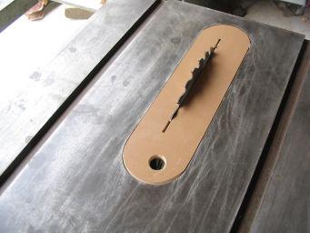 Make your own zero clearance throat plate. A picture tutorial By Wayne Breshears One of the more important table saw accessories you can have is a zero clearance insert or throat plate.