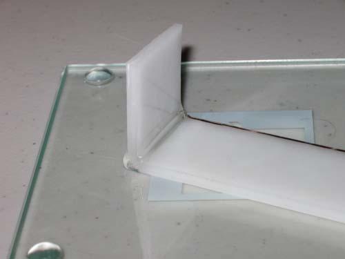 Now press the bracket against your glass to get nice smooth corners.