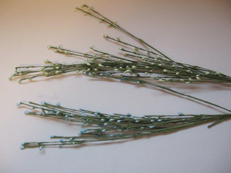 STEP 6 Cut strands from the base of long stems to make 2 bunches of 4-5 strands each.