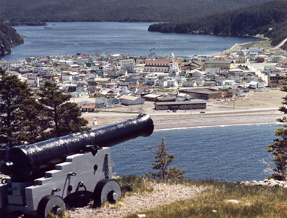 48 Merklinger: THE INS AND OUTS OF FOCUS This photograph of Placentia Newfoundland was taken with a 90 mm lens at about f/8.