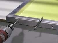 1) Be sure not to place the bar in a binding position due to clamping.