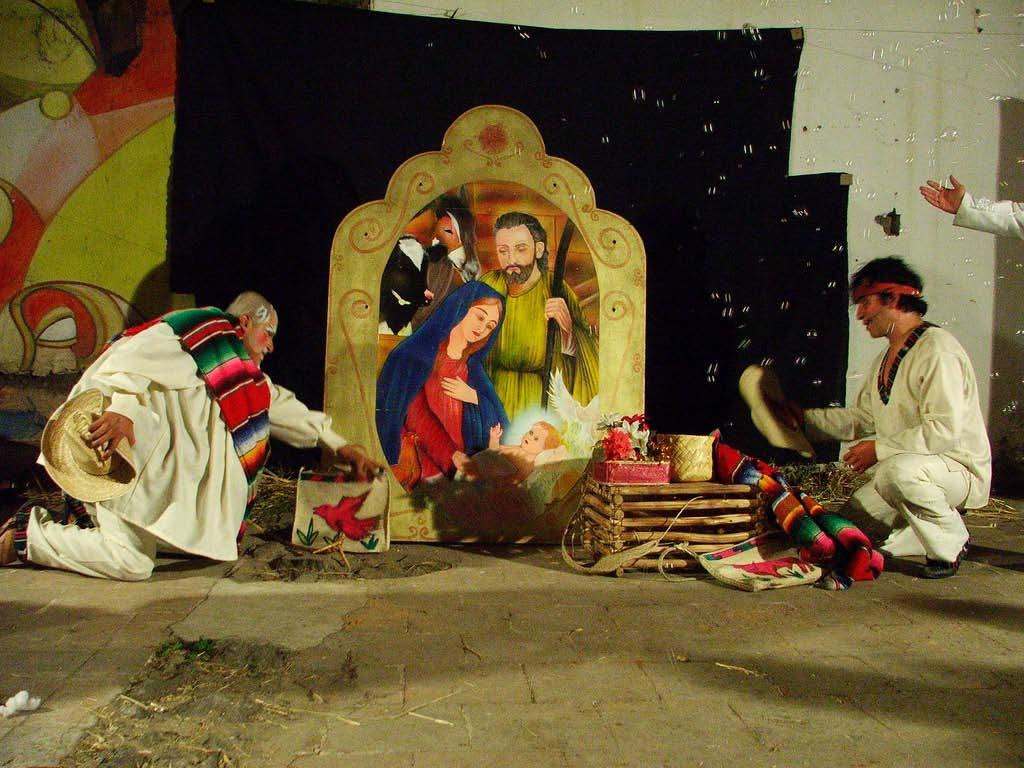 La Pastorela La cola del diablo (Pastorela), performed by Grupo Teatro de la Calle Lumbrales. Toluca, Mexico, 2006.
