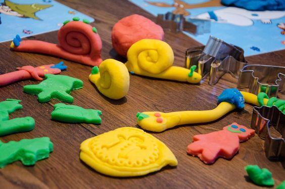 Station 1: make your own play dough Children love to play with play dough. Often the ingredients of bought play dough are not labelled. A good alternative is homemade play dough.