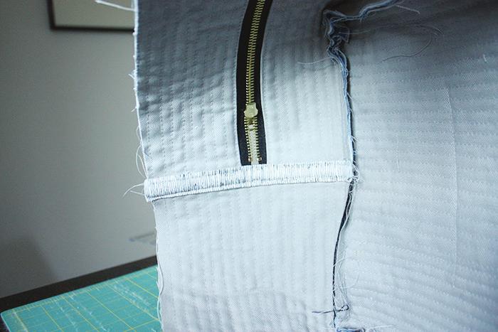 Step 3: Make Gusset a) Layer canvas, zipper (right side up), then quilting cotton on top of zipper (right