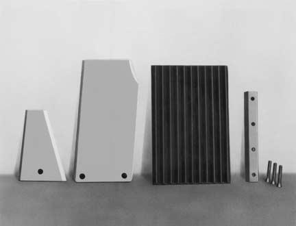 THE WEARING PARTS The crushing plates made of highly wear-resistant austenitic manganese steel casting are constructed in such a way that they can easily be turned after having loosen the clamping