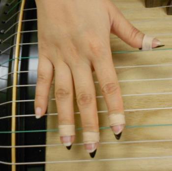 distance to sit is about 5 inches away from the guzheng Do not sit too far that your hands have problem reaching