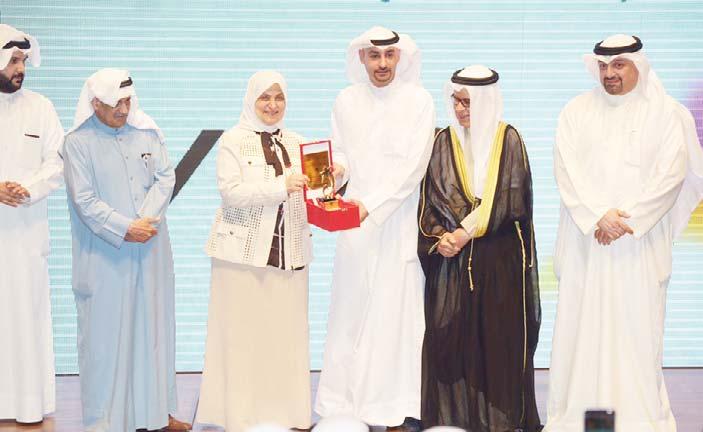 26 Crowning its exceptional performance in 2016 Warba earns Bank of the Year award from The European KUWAIT CITY, March 30: Warba Bank, Kuwait s best investment bank and corporate consultancy