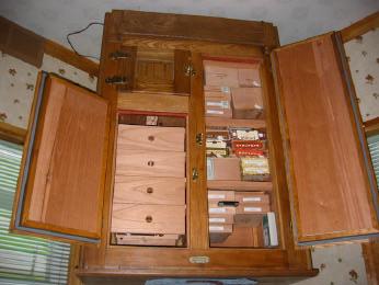 My Ice Chest to Humidor Conversion By Mark Steinberg A few weeks ago I found a thread on Cigar Weekly titled: Show me your humi. I saw something I really liked.