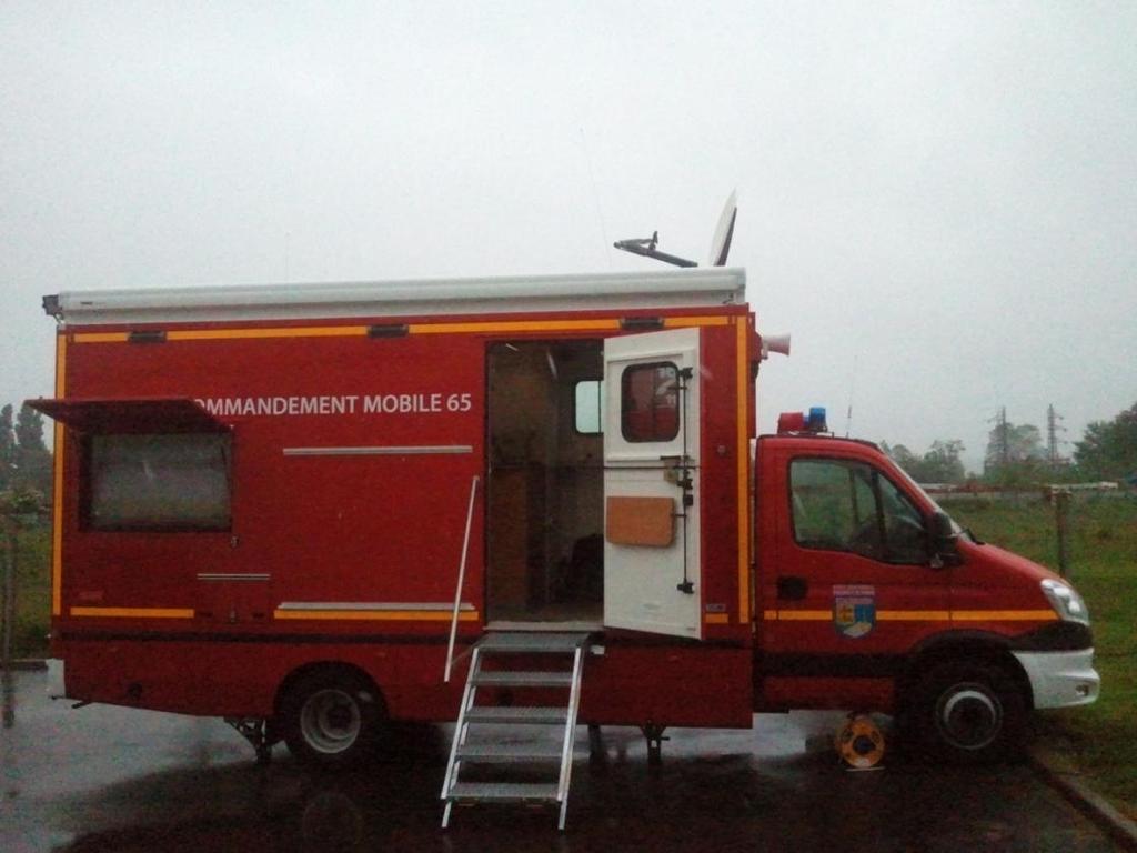 CASE STUDY: BROADBAND FOR FIRE BRIGADE TRUCKS Used by fire brigades in France Nomadic use to enable broadband data communication when