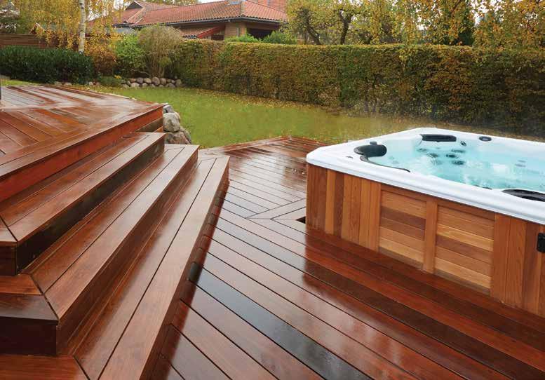 Decking Ipé decking Ipé is an exclusive type of wood with many advantages, which makes it well qualified for decking. It is very stable, even in long lengths, and durable.