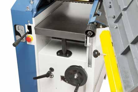 height. The table is designed with slots on both sides to minimize the noise level. Optional with universal mobile base and mortising unit. The workpiece is feed by a solid chain drive.