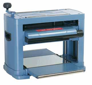 The planer unit - guided on four threads - and the rubber coated in- and outfeed roller for safe workpiece
