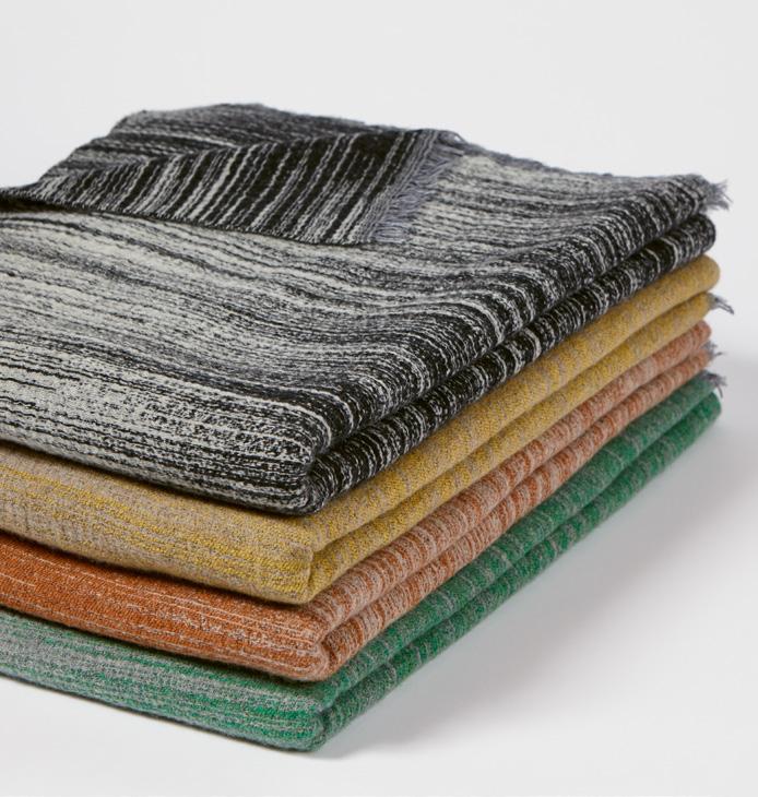 Indigo Soft Grey 190x145cm (74x57 ) 36% Cashmere / 36% Wool / 19% Cotton / 9% Polyamide