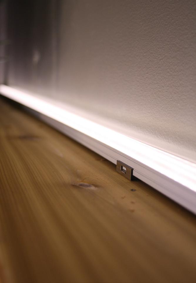 Its use increases the lifetime of your LED strip. Compatible with several installation accessories.