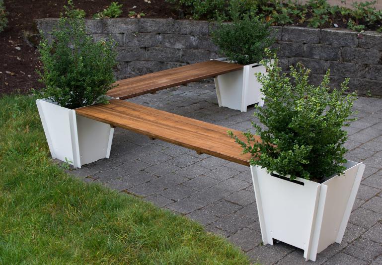 L-SHAPE BENCH GROOVEBOX L-SHAPE BENCH The L-Shape Planter Bench combines three planters and two bench seats for a
