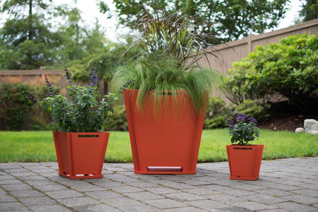 The larger planters are the perfect solution for rooftops, urban streetscapes, plazas, and residential designs.