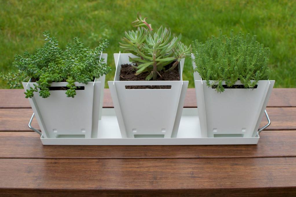 3 PLANTER SET GROOVEBOX 3 PLANTER SET Window sills to picnic tables, the 3 Planter set is right at