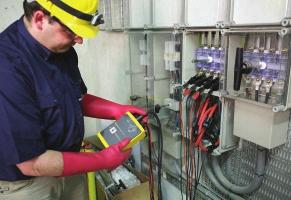 Measure all power quality and power parameters The Fluke 1745 and Fluke 1744 log over 500 different parameters for each averaging period.